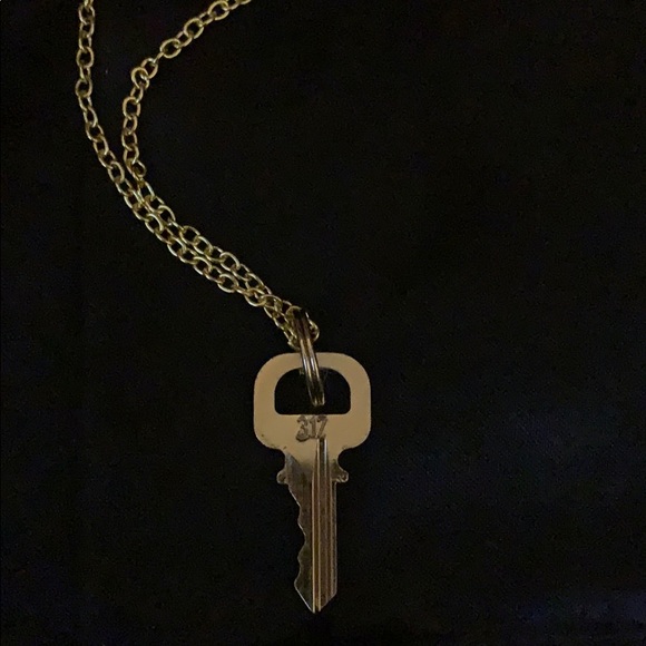 Louis Vuitton key 🔑 on 24” Gold Chain Necklace - Picture 8 of 8